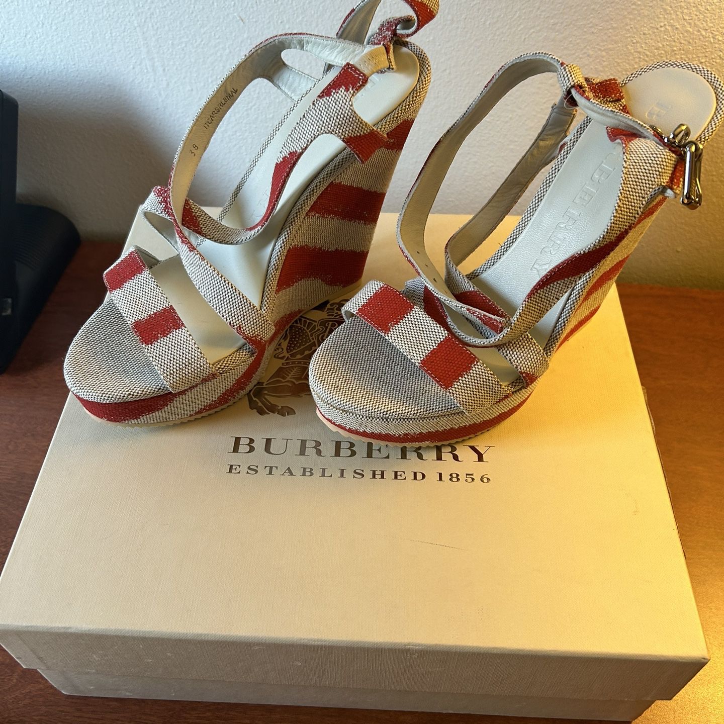 Burberry Farrah Coral Red