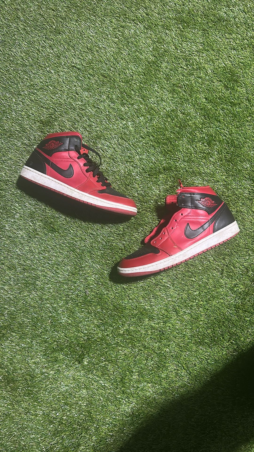 Jordan 1 Mids