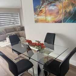 Mesa c/4 sillas y centro de Mesa