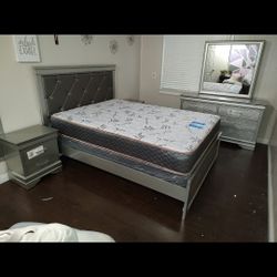 Brand New 6 Pcs Bedroom Set Queen: $898 