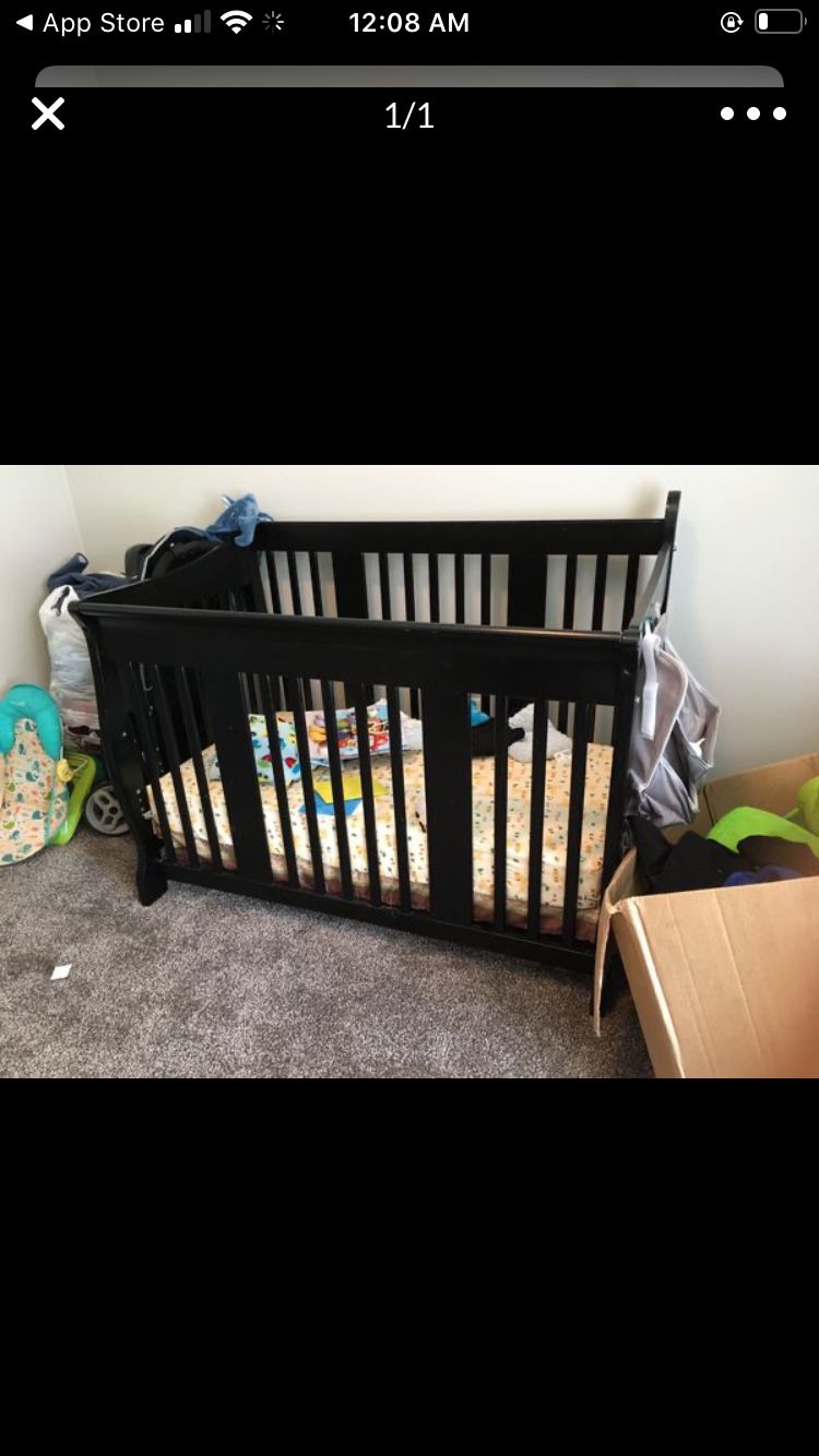 2 in 1 Baby crib and toddler bed as well
