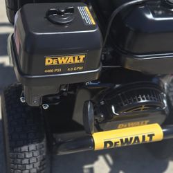 DEWALT
4400 PSI 4.0 GPM Cold Water Gas Pressure Washer