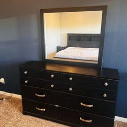 Ashley Dresser With mirror, 6 Drawers Almost New (Make Offer)