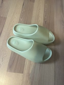 Yeezy “resin” 2021 Size 10 Men’s