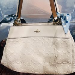 Brand New Coach Signature Leather Tote – Chalk (Style F25954)