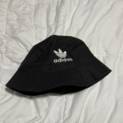 1$ Adidas’ Bucket Hat 
