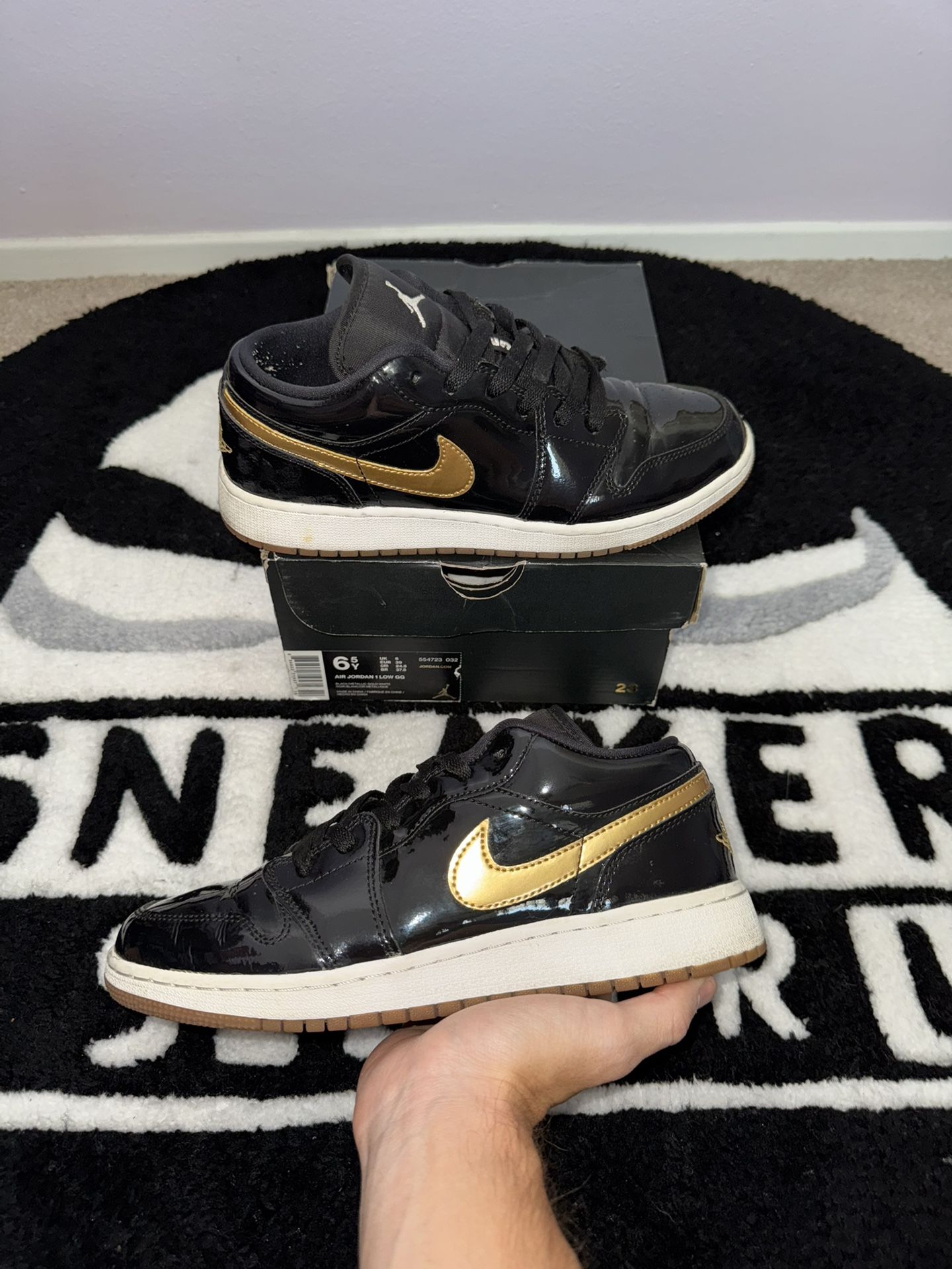 Jordan 1 Low Metallic Gold (Size 6.5Y = 8 Women)