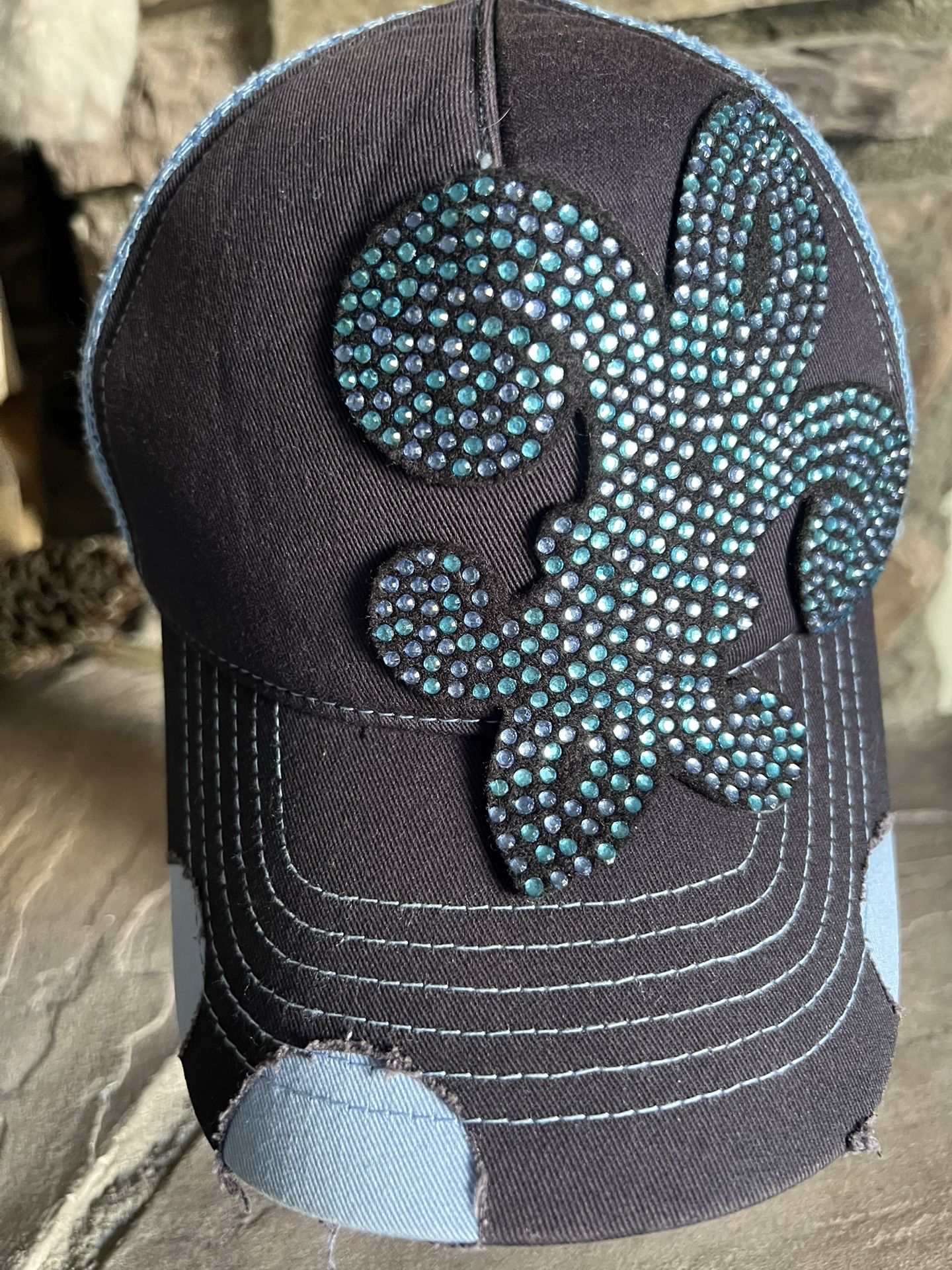 Women's baseball hat with rhinestone fluer de lis