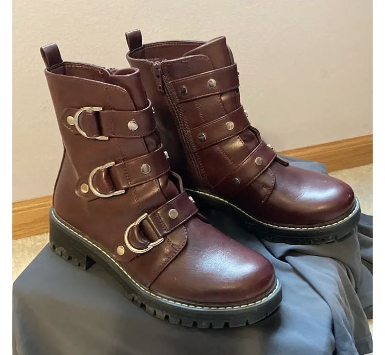 Womens Red Boots Size 7, Like New