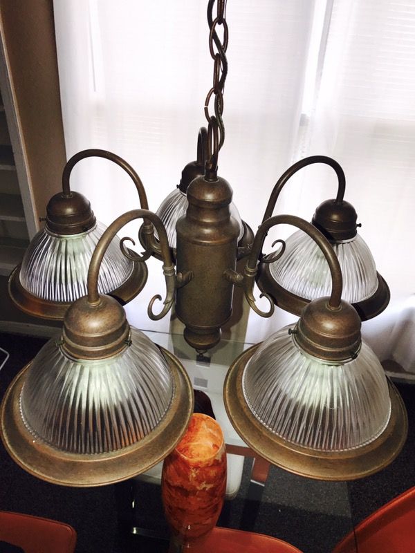 NICE CHANDELIER MINT CONDITION!!