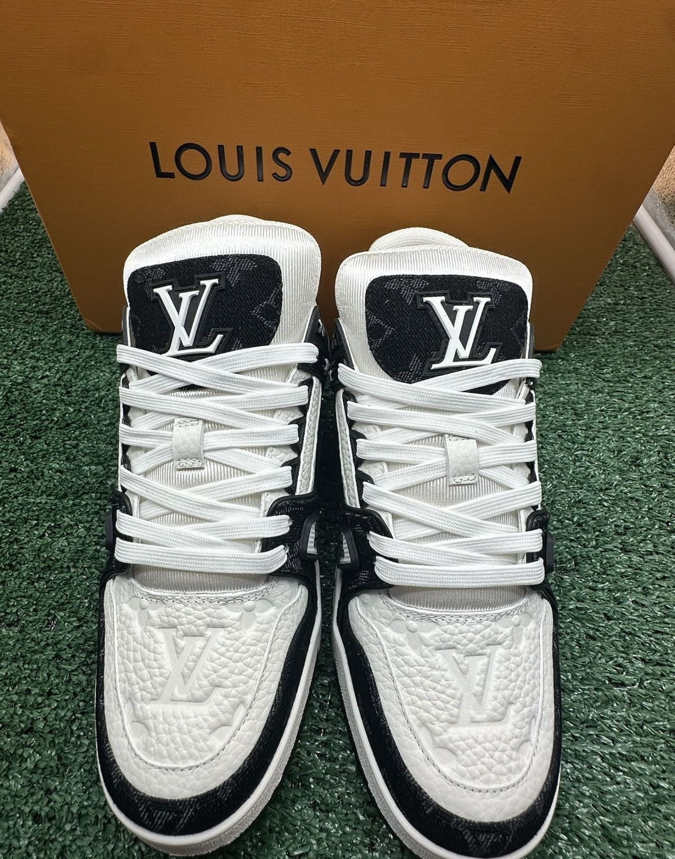 LOUIS VUITTON LV Trainer Sneaker Size 7
