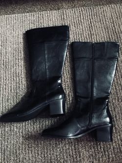 Boots women’s size 11 wide calf