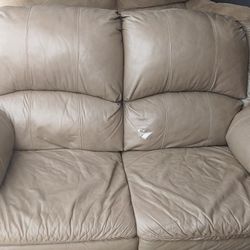  Leather Rrclining Love Seat