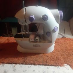 Portable mini sewing machine