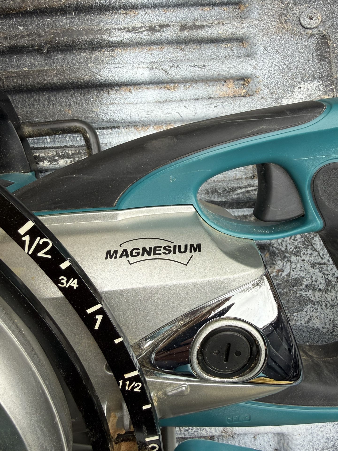 Makita Magnesium Hypoid Saw