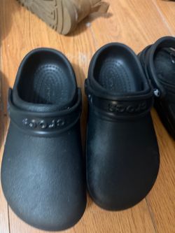 Crocs black no holes