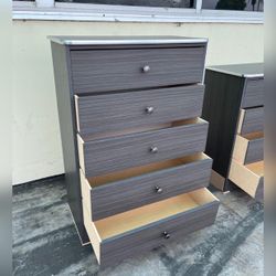 Dresser/ Five drawers dresser