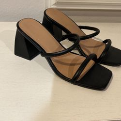 Torrid Black Size 10.5 W Sandals