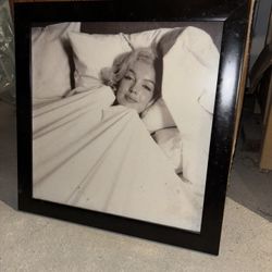 Beautiful Black & White Marilyn Monroe ‘in Bed’ Black Framed  Collectors Art Hanging Picture! 