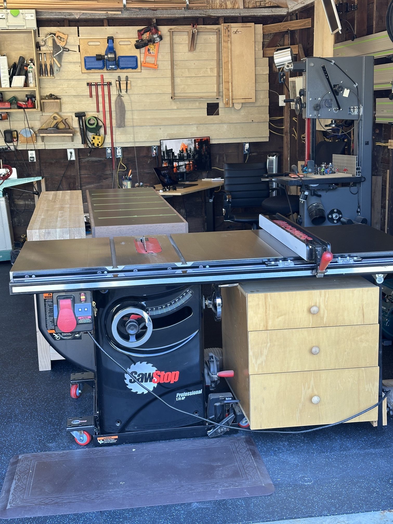 SawStop 1.75 HP Professional Table Saw w/ 36’’ Fence, Rails & Extension Table + Industrial Mobile Ba