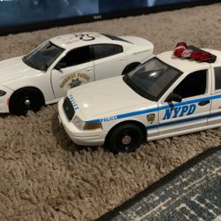 1/24 Crown Vic Nypd And 1/24 Dodge Charger Chp Polar Bear Diecast