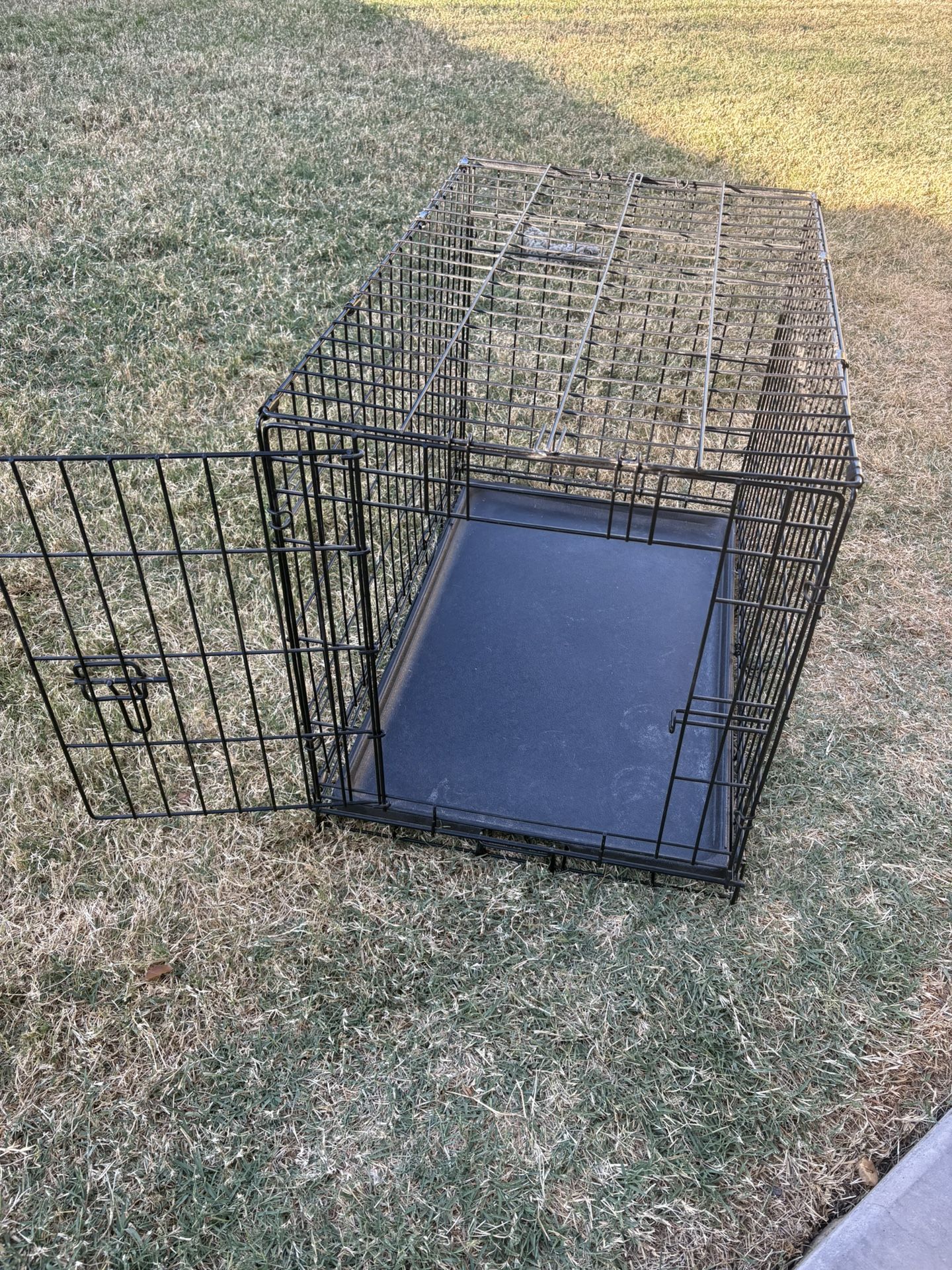 Metal Pet Crate Approx 18 x 27 x 18