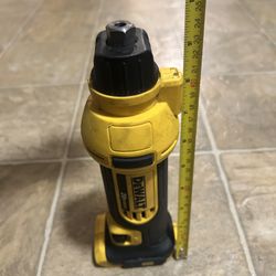 DEWALT DRYWALL CUT-OUT (TOOL ONLY)