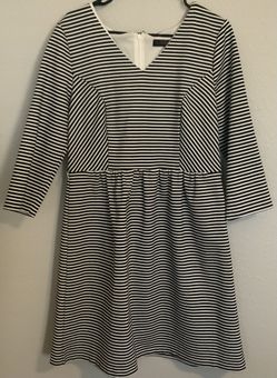 Size Large THE LIMITED $8.00. Form Fitting And Looks Great With A Belt!