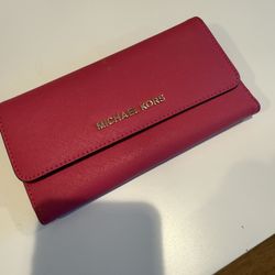 Michael Kors Wallet- Large Size In Hot Pink 