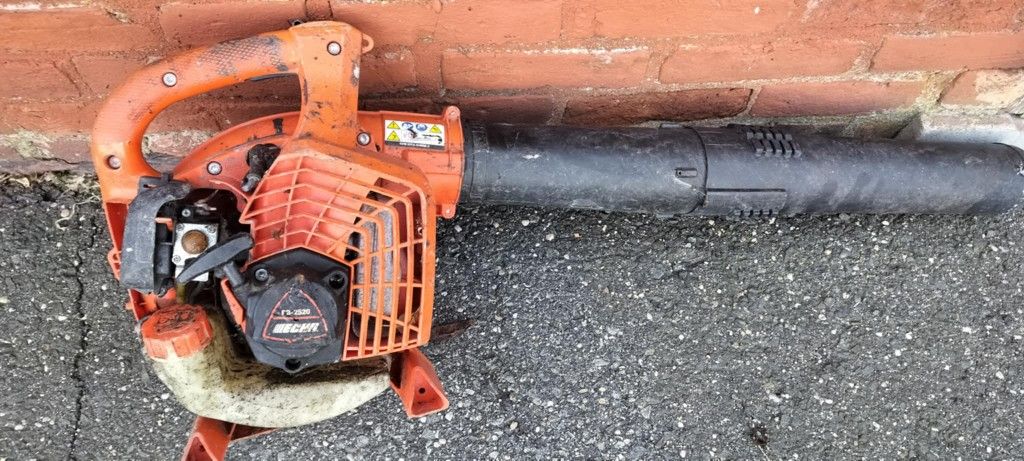 Echo gas powered leaf blower