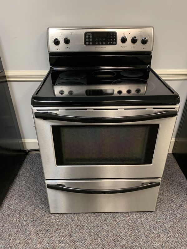 Frigidaire stainless glass top stove with convection oven 4 month