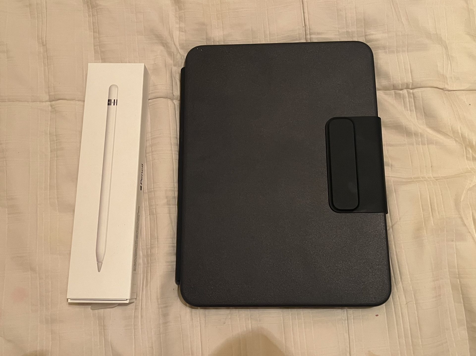 iPad 10th Generation W/pencil And Keyboard
