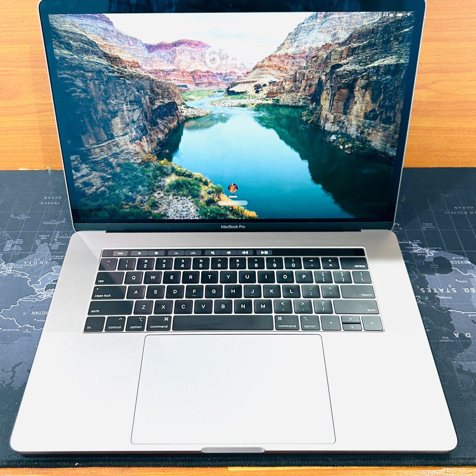 Apple Macbook 2018 15” TouchBar 2.9GHz 6-CORE i9 16GB RAM 500GB Radeon Pro 555x Graphics Read Description