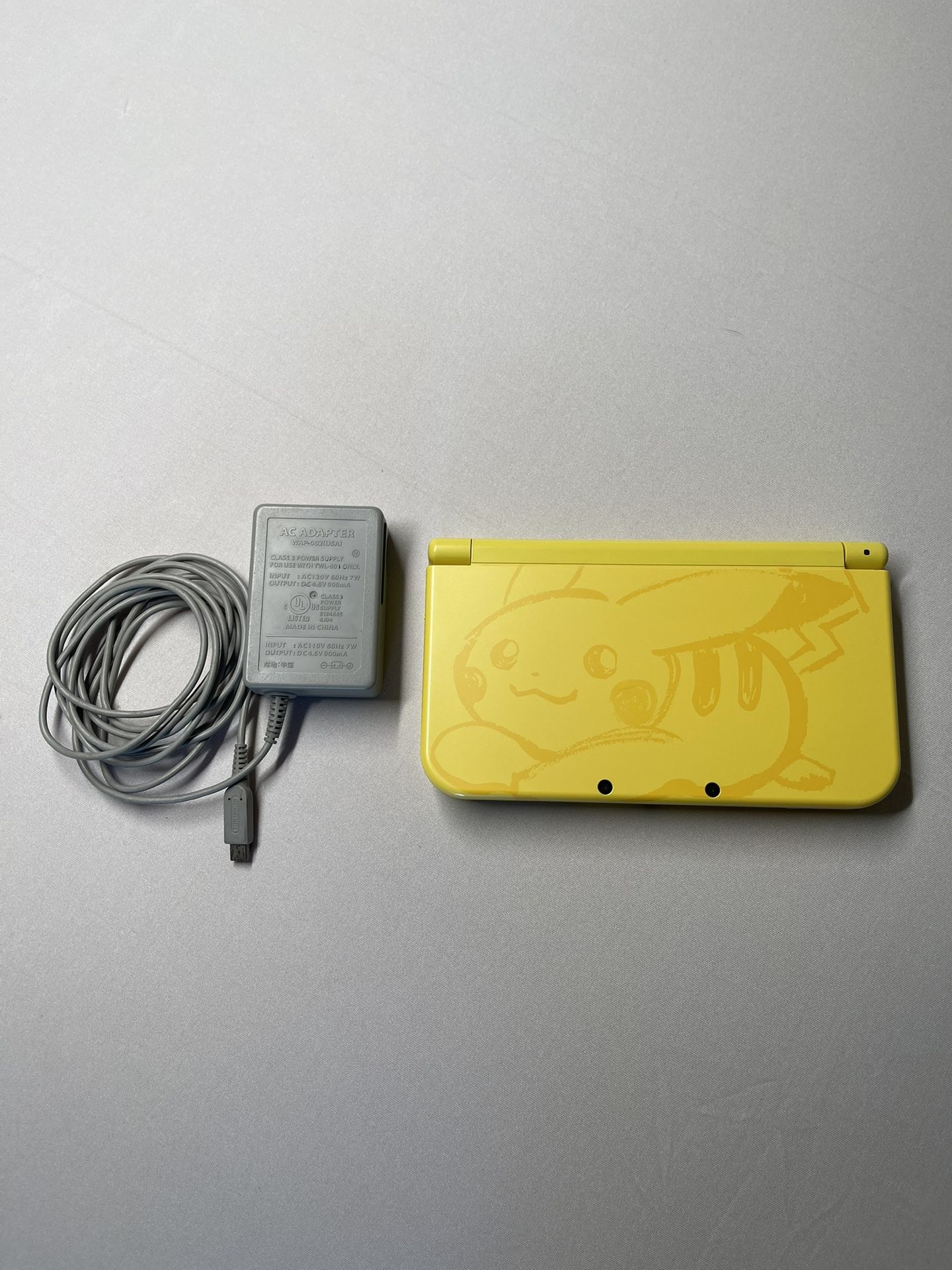 New Nintendo 3DS XL Pikachu Yellow Edition - Mint US ED