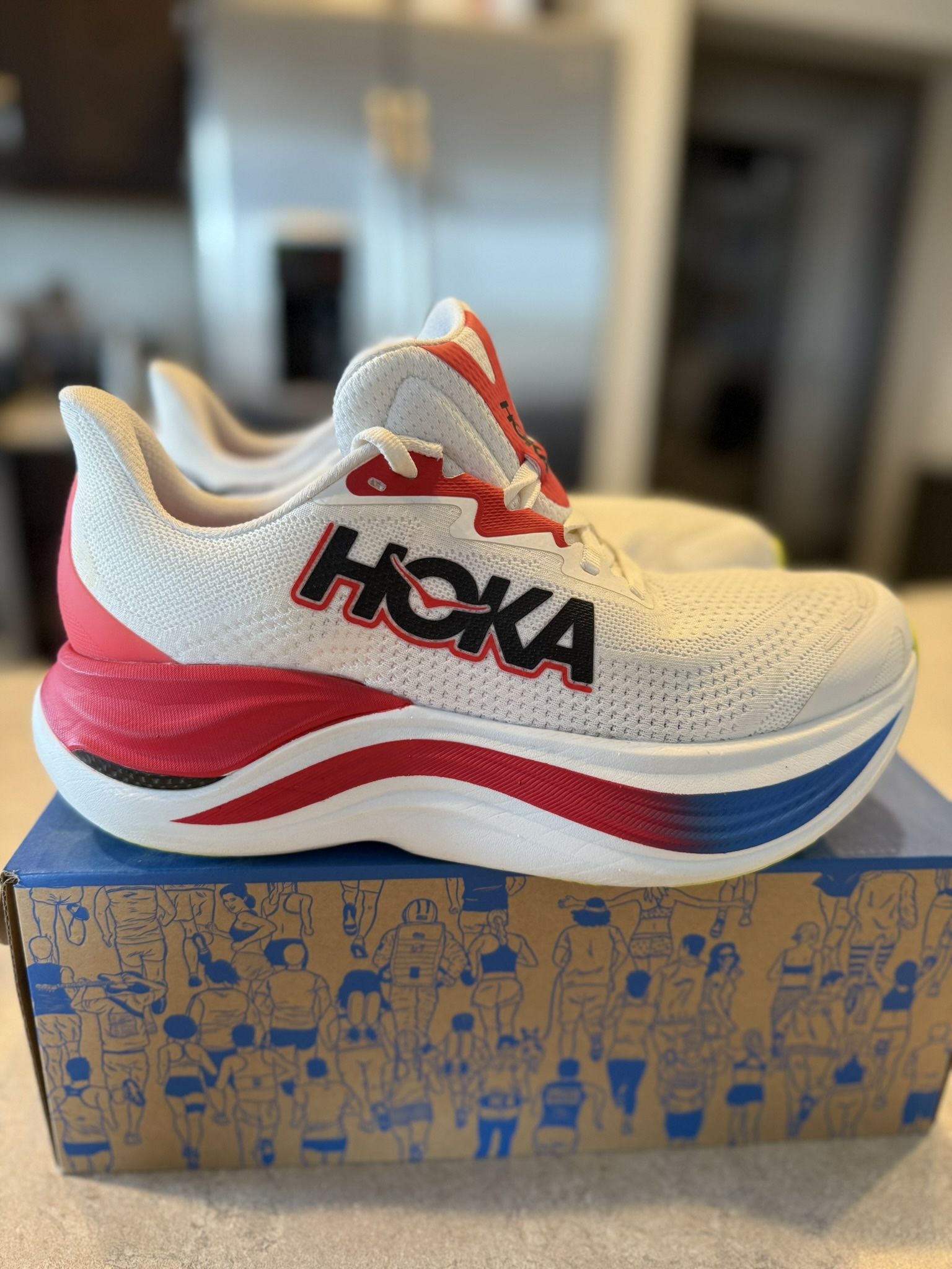 HOKA SKYWARD RUNNING SHOES CARBON PLATE