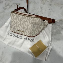 MICHAEL KORS FANNY PACK LIKE NEW 
