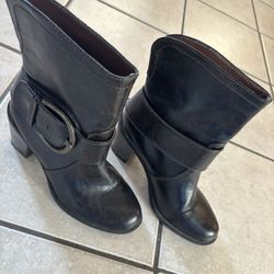 Maurice’s size 7 dark brown leather heel boots