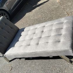 2 elegant Chaise loungers