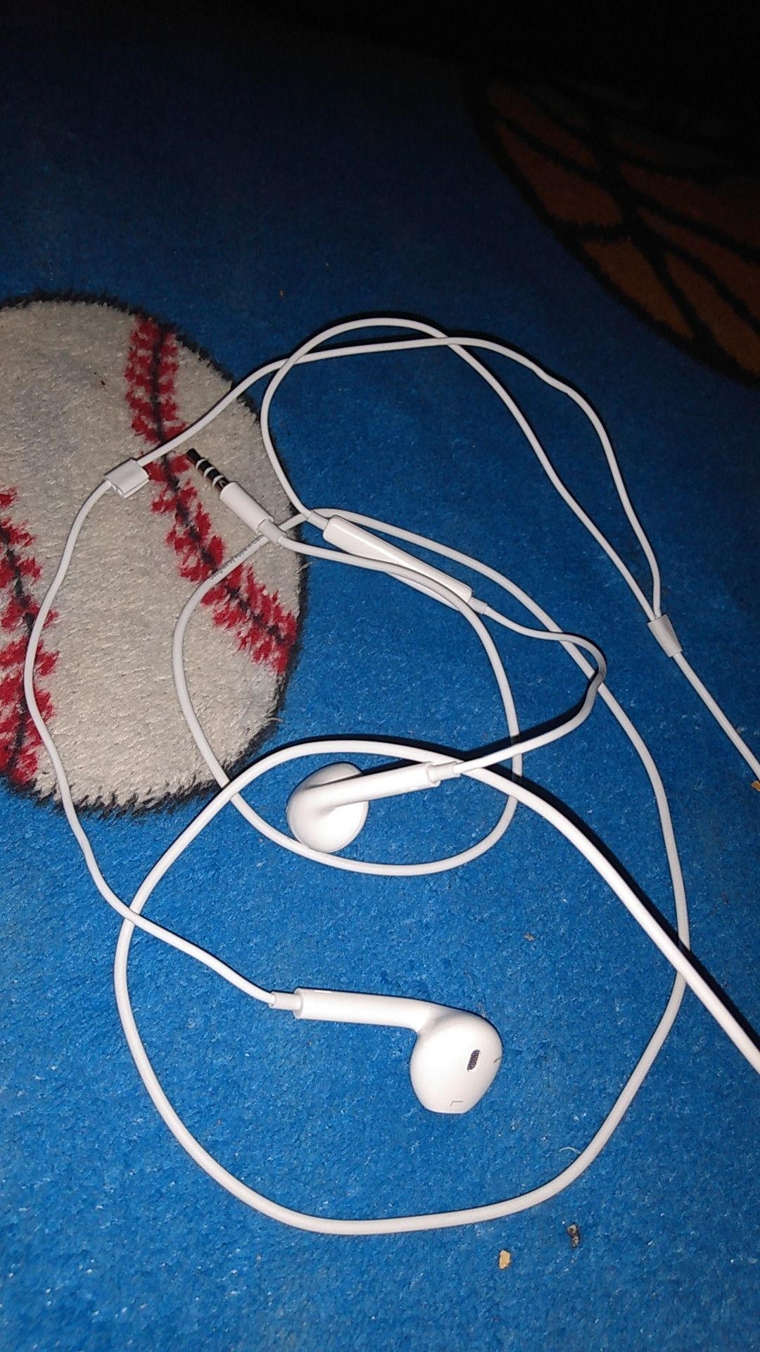 Original apple earphones earbuds