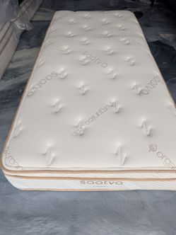 Saatva Classic Twin XL Plush Soft Mattress - Perfect Condition