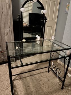 Makeup vanity