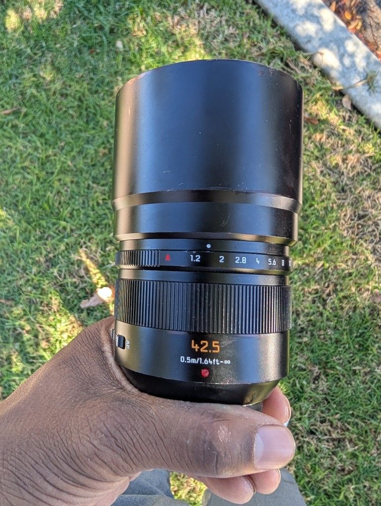 Panasonic Leica DG Nocticron 42.5mm f/1.2 ASPH. POWER O.I.S