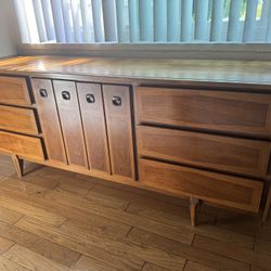 American of Martinsville Dresser And Nightstands 