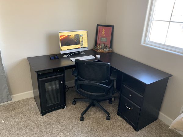 Computer desk for Sale in Colorado Springs, CO - OfferUp