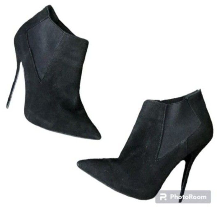Forever 21 Black Ankle Boots Size 7
