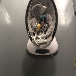 4 Moms Mamaaroo Brand New