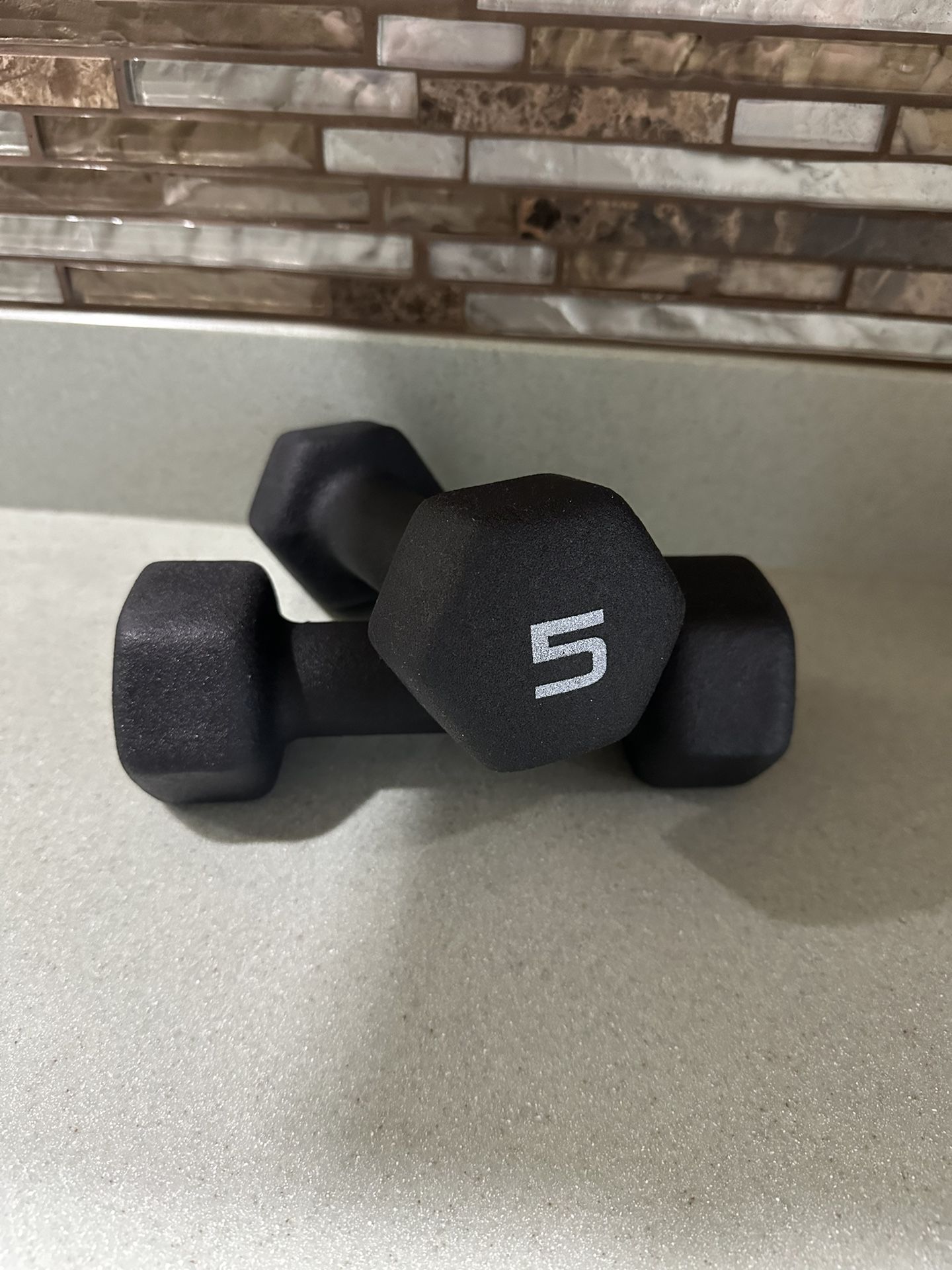 BRAND NEW SET OF 2 5LBS BLACK DUMBBELLS
