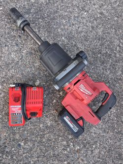 Milwaukee 2869-20 M18 Fuel 1in Impact Wrench.Vgood Con 6.0bat Charger. Pick up fremont sea. No low ball offers please. No trades.