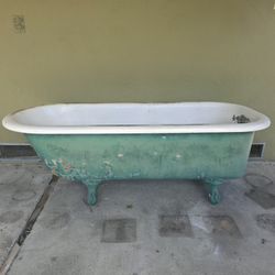 20th Century Antique cast iron clawfoot tub