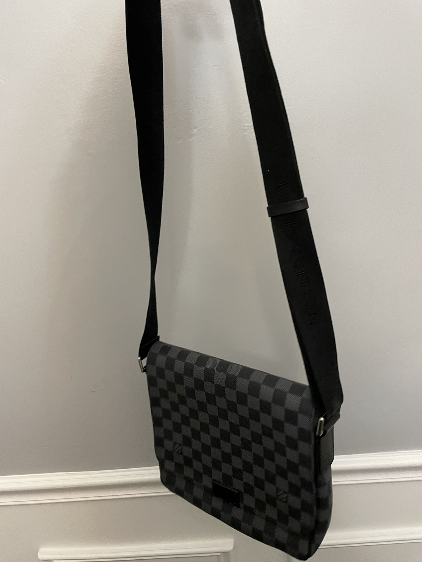 LOUIS VUITTON Men’s side bag / Leather Side Bag
